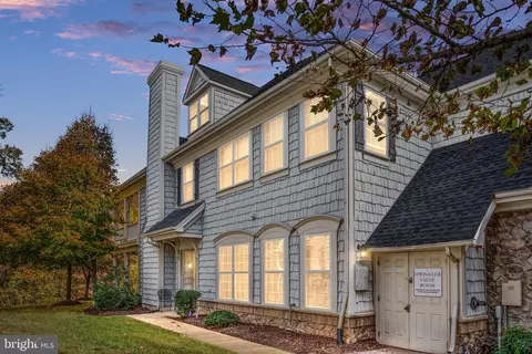 13826 Greendale Dr, Woodbridge, VA 22191