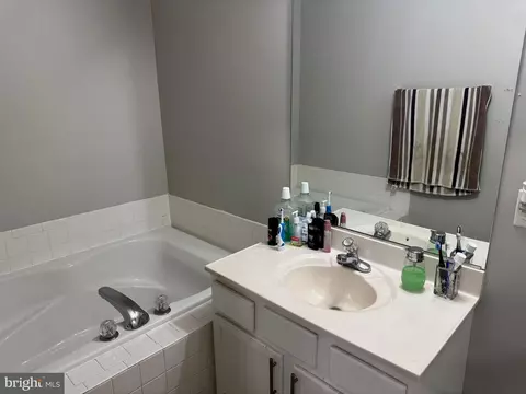 Bath - 8756 Dunstable Loop, Bristow, VA 20136 photo 1 of 5