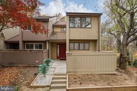 1924 Coppersmith Ter, Woodbridge, VA 22191