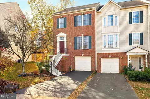 14433 Fowlers Mill Dr, Gainesville, VA 20155