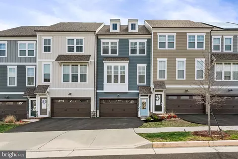 1673 Aspen Poplar Rd, Dumfries, VA 22026