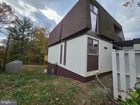12736 Torrington St, Woodbridge, VA 22192