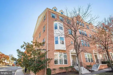 15053 Leicestershire St, Woodbridge, VA 22191