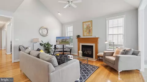 5912 Affirmed Pl, Gainesville, VA 20155 photo 8