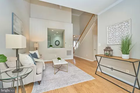 Living - 6916 Broadleaf Ter, Gainesville, VA 20155 photo 3 of 4