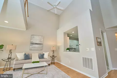 Living - 6916 Broadleaf Ter, Gainesville, VA 20155 photo 4 of 4