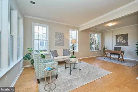 Living - 6916 Broadleaf Ter, Gainesville, VA 20155 photo 2 of 4