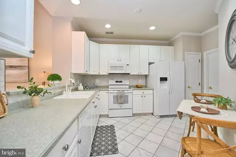 Kitchen - 6916 Broadleaf Ter, Gainesville, VA 20155 photo 2 of 2