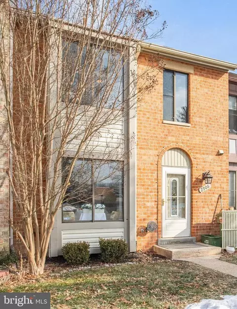 2906 Cambridge Dr, Woodbridge, VA 22192