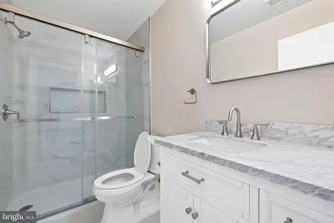 Bath - 10909 Postern Ct, Manassas, VA 20109 photo 2 of 3