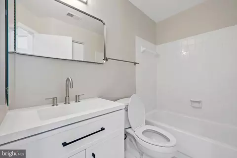 Bath - 10909 Postern Ct, Manassas, VA 20109 photo 3 of 3
