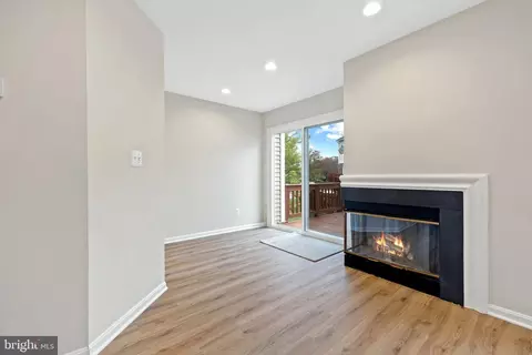 Living - 10909 Postern Ct, Manassas, VA 20109 photo 2 of 2
