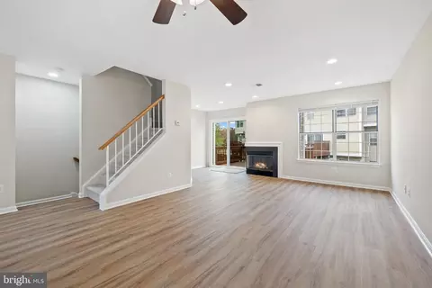 Living - 10909 Postern Ct, Manassas, VA 20109 photo 1 of 2