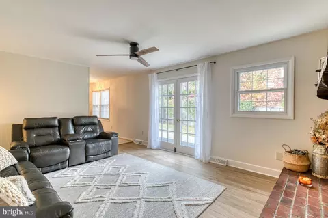 18498 Running Pine Ct, Triangle, VA 22172 photo 23