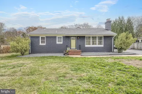 8027 Mclean St, Manassas, VA 20111