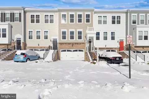 17290 Turnstone Dr, Dumfries, VA 22026