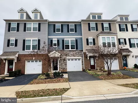 8527 Fortrose Dr, Manassas, VA 20109