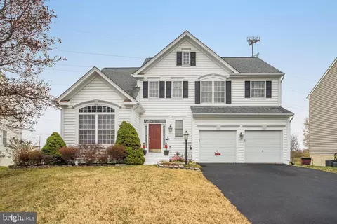 2822 Burrough Hill Ln, Woodbridge, VA 22191