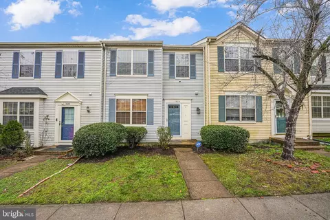 1985 Partree Ct, Woodbridge, VA 22191