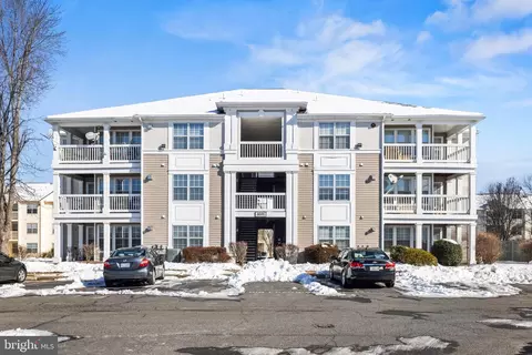 8091 Lacy Dr #303, Manassas, VA 20109
