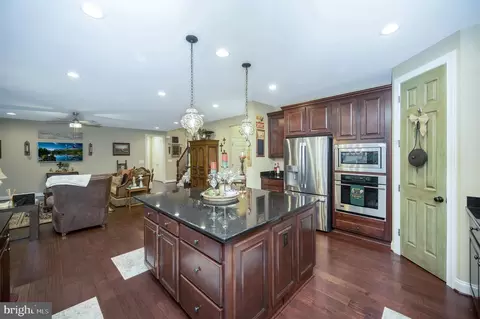 Kitchen - 18784 Pier Trail Dr, Triangle, VA 22172 photo 3 of 5