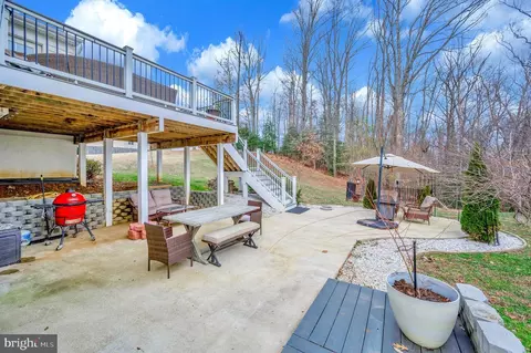 Exterior - 18784 Pier Trail Dr, Triangle, VA 22172 photo 4 of 11