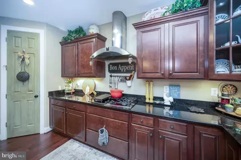 Kitchen - 18784 Pier Trail Dr, Triangle, VA 22172 photo 5 of 5