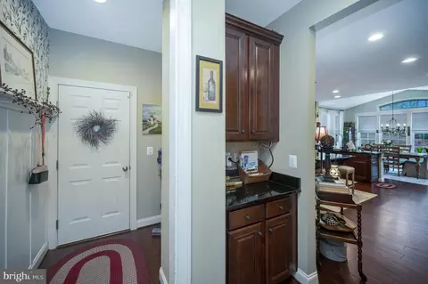 Entry Way - 18784 Pier Trail Dr, Triangle, VA 22172 photo 7 of 12