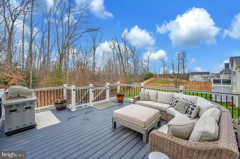 Exterior - 18784 Pier Trail Dr, Triangle, VA 22172 photo 3 of 11