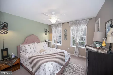 Bedroom - 18784 Pier Trail Dr, Triangle, VA 22172 photo 5 of 6