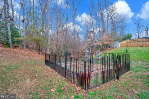 Exterior - 18784 Pier Trail Dr, Triangle, VA 22172 photo 7 of 11