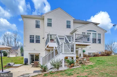Exterior - 18784 Pier Trail Dr, Triangle, VA 22172 photo 2 of 11