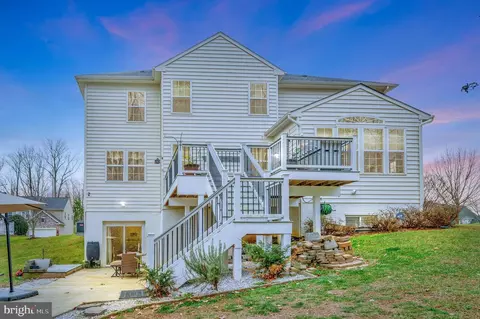 Exterior - 18784 Pier Trail Dr, Triangle, VA 22172 photo 11 of 11