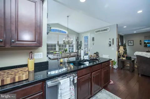 Entry Way - 18784 Pier Trail Dr, Triangle, VA 22172 photo 6 of 12
