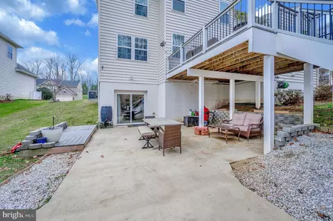 Exterior - 18784 Pier Trail Dr, Triangle, VA 22172 photo 5 of 11