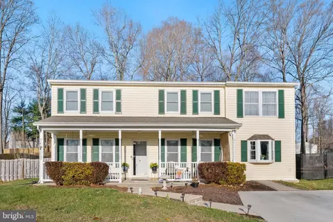 5306 Saphire Ct, Woodbridge, VA 22193