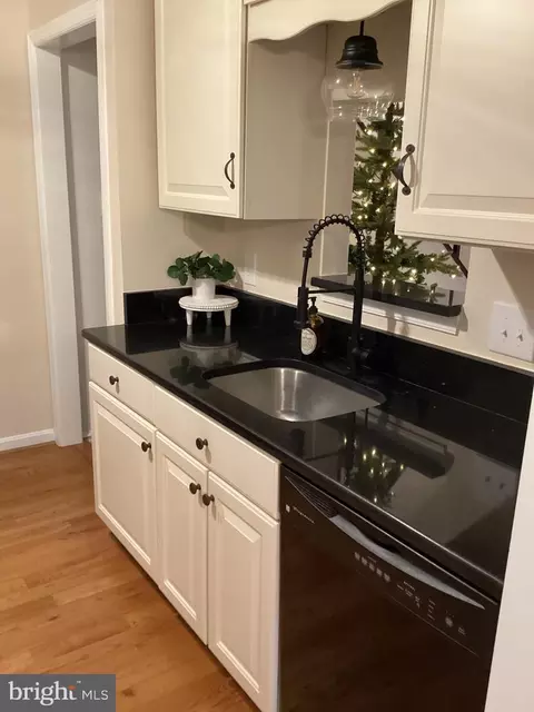 Kitchen - 15467 Cliffview Dr, Dumfries, VA 22025 photo 3 of 3