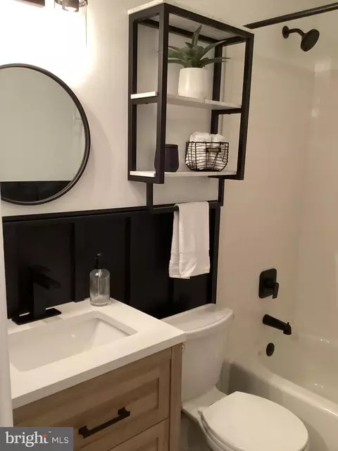 Bath - 15467 Cliffview Dr, Dumfries, VA 22025 photo 4 of 5
