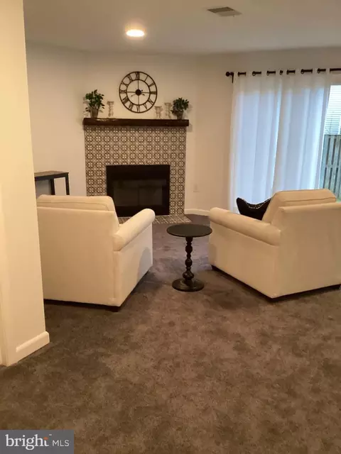 Living - 15467 Cliffview Dr, Dumfries, VA 22025 photo 1 of 2