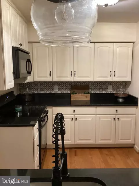 Kitchen - 15467 Cliffview Dr, Dumfries, VA 22025 photo 1 of 3