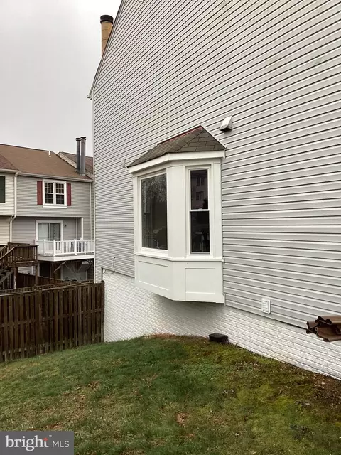 Exterior - 15467 Cliffview Dr, Dumfries, VA 22025 photo 4 of 4