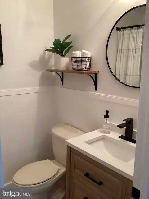 Bath - 15467 Cliffview Dr, Dumfries, VA 22025 photo 3 of 5