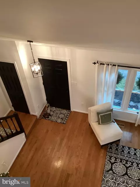 Entry Way - 15467 Cliffview Dr, Dumfries, VA 22025 photo 3 of 7