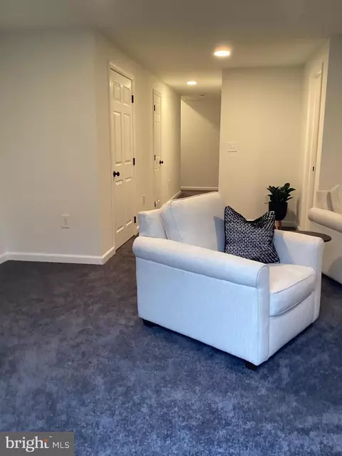 Entry Way - 15467 Cliffview Dr, Dumfries, VA 22025 photo 7 of 7