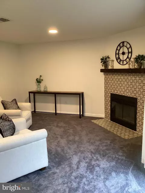 Living - 15467 Cliffview Dr, Dumfries, VA 22025 photo 2 of 2