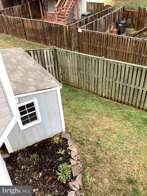 Exterior - 15467 Cliffview Dr, Dumfries, VA 22025 photo 3 of 4