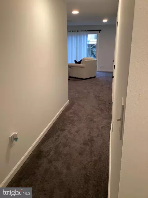 Entry Way - 15467 Cliffview Dr, Dumfries, VA 22025 photo 6 of 7