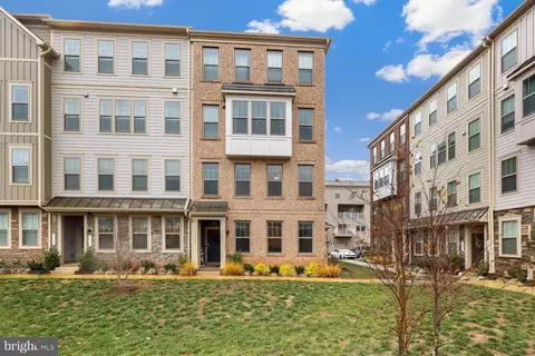 408 Pullman Pl # A, Manassas Park, VA 20111