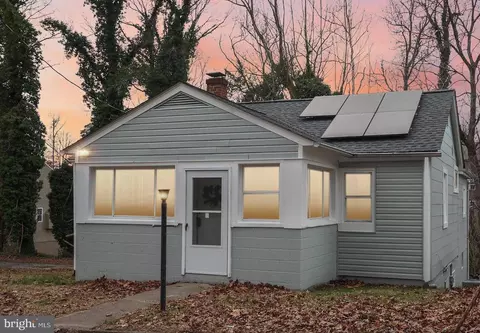 19124 Windsor Rd, Triangle, VA 22172