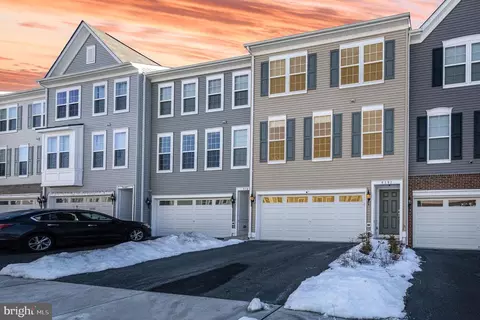 9191 Wyche Knoll Ln, Manassas, VA 20110